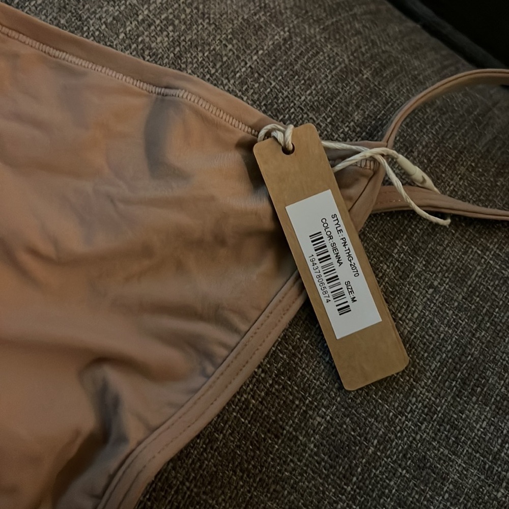 Skims Body T String Thong - Picture 7 of 7
